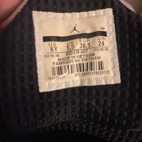 Jordans Jumpman Team 2 Cool Gray and Black - Size 6.5 USA - Picture 5 of 6